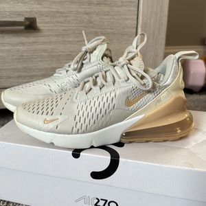 Women’s Size 7 Air Max 270